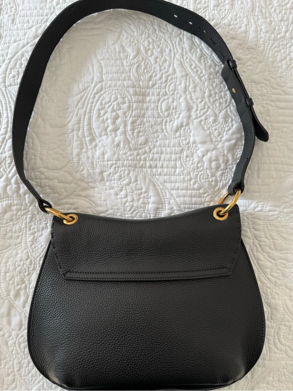 Gucci Black Leather Shoulder Bag with Gold Double G and Tiger Head